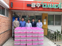 운암교회 생수 후원